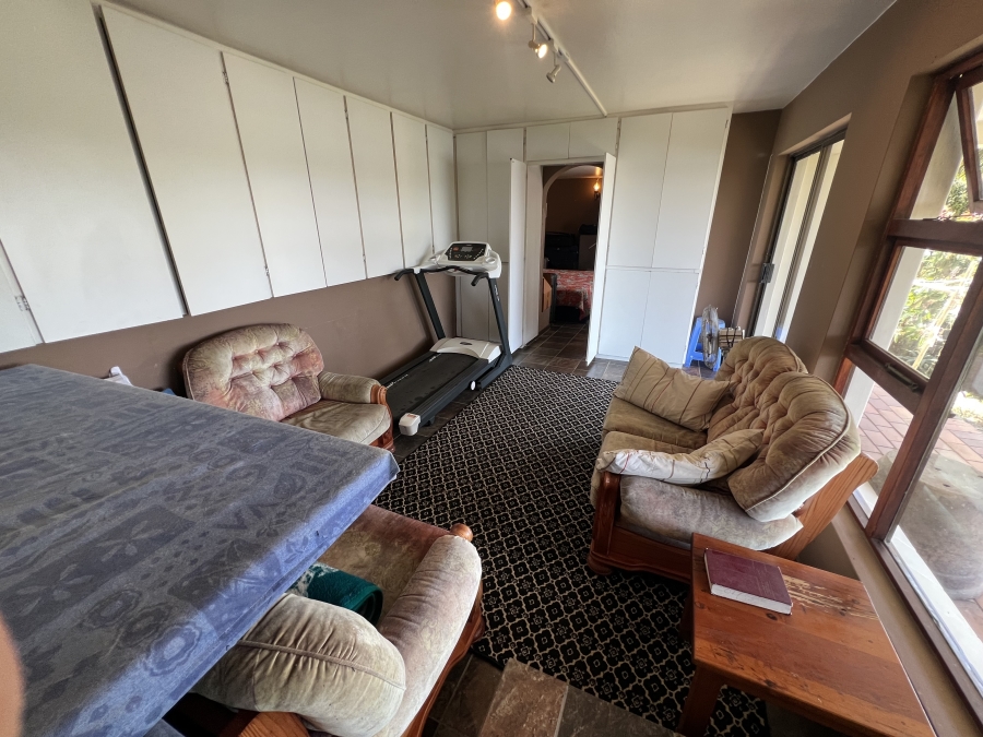 4 Bedroom Property for Sale in Bonza Bay Eastern Cape